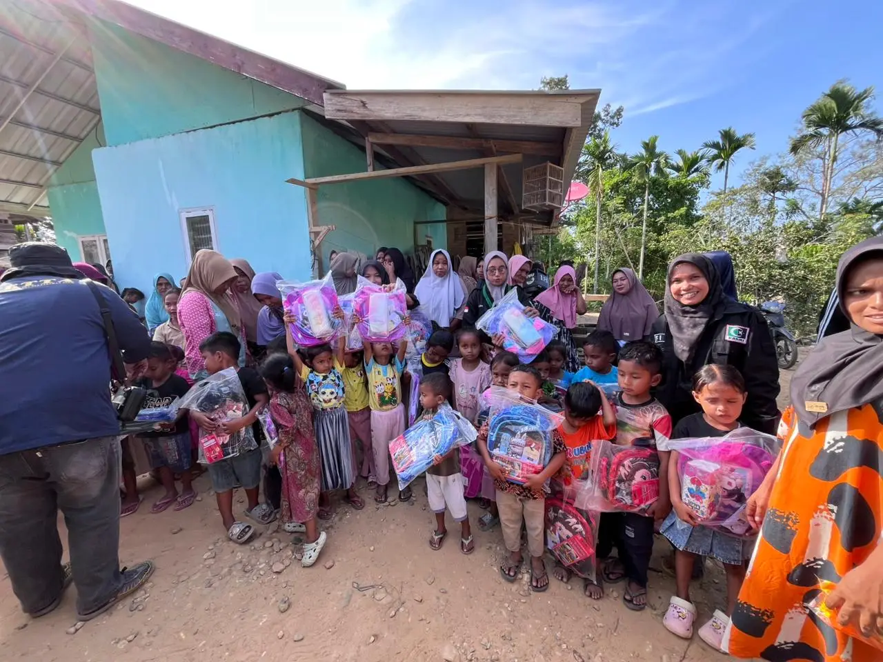 Aliansi Peduli Banjir Aceh Salurkan Bantuan Perlengkapan Pendidikan bagi Anak-anak Terdampak Banjir