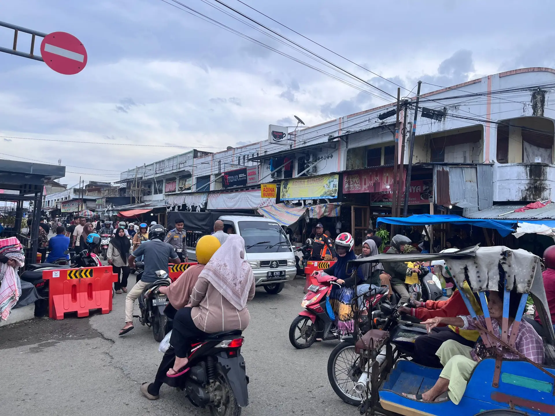Antusias dalam Menyambut Bulan Suci, Warga Aceh Barat Penuhi Pasar