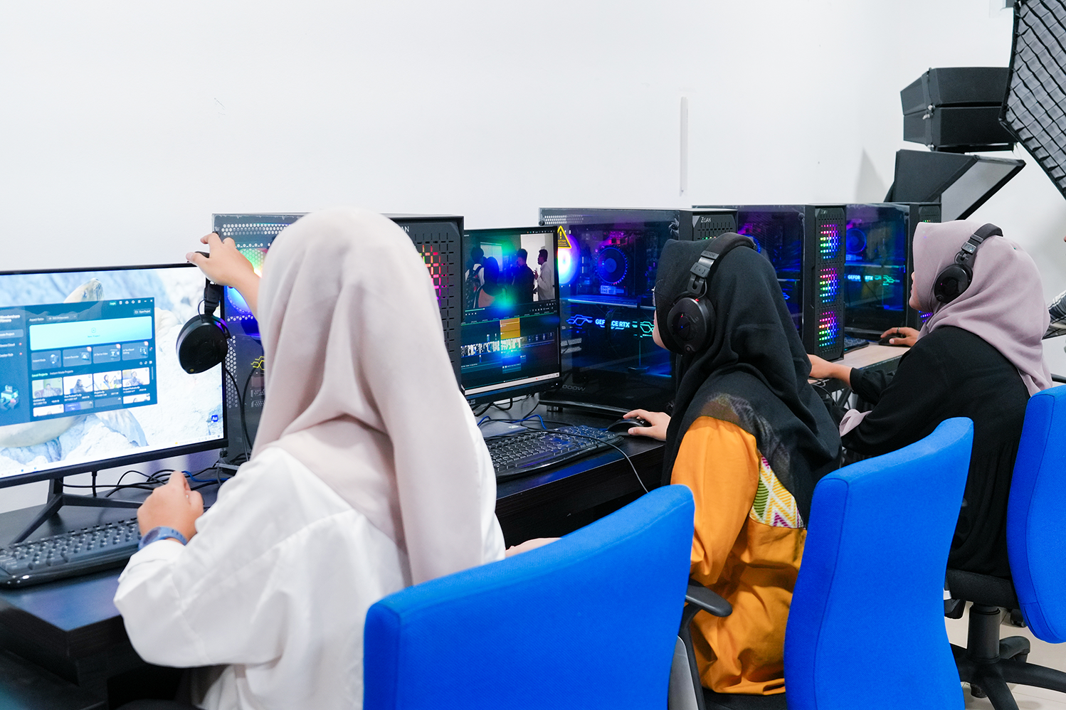 
										Kreatif, Profesional, dan Terpercaya					